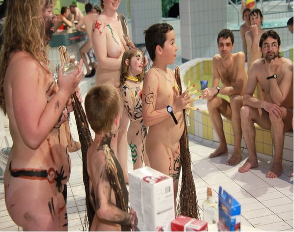 Nudisten im pool foto ( FKK set 22) [FKK-Community]