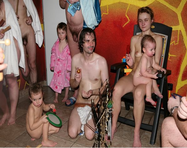 Nudisten im pool foto ( FKK set 21) [FKK-Community]