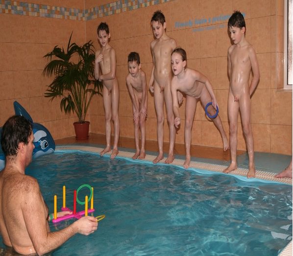 Nudisten im pool foto ( FKK set 15) [FKK-Community]