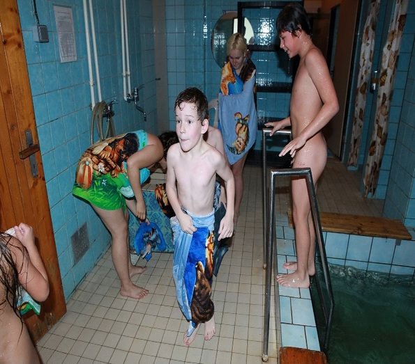 Nudisten im pool foto ( FKK set 14) [FKK-Community]