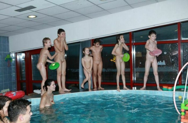 Nudisten im pool foto ( FKK set 5) [FKK-Community]