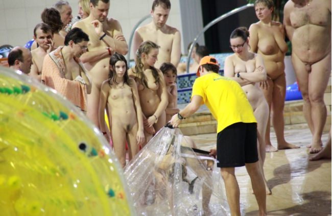 FKK familienkultur in den pool video (HD 1920*1080) [FKK-Community]