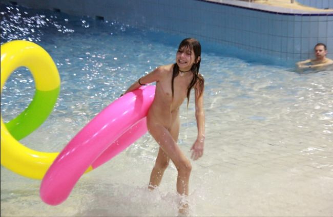 Nudisten im pool foto ( FKK set 3) [FKK-Community]